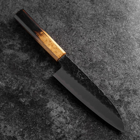 Santoku Edelstahlummantelung AUS-8 Kurouchi Tsuchime Yaki Urushi Griff 170mm